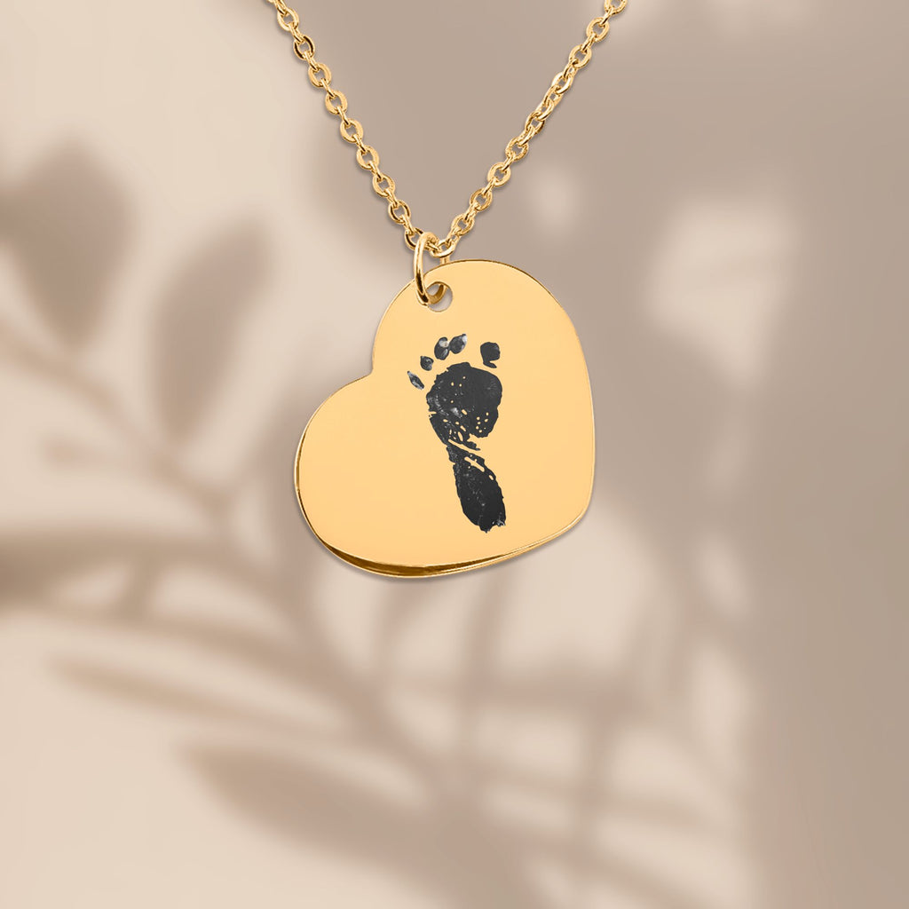 Herzanhänger mit Babyfußabdruck – Personalisierter Schmuck zur Geburt